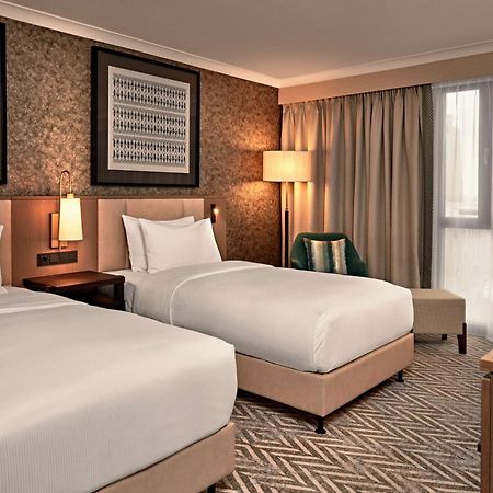 Hilton Vienna Park Hotel Exterior photo A room at the Hilton London Heathrow