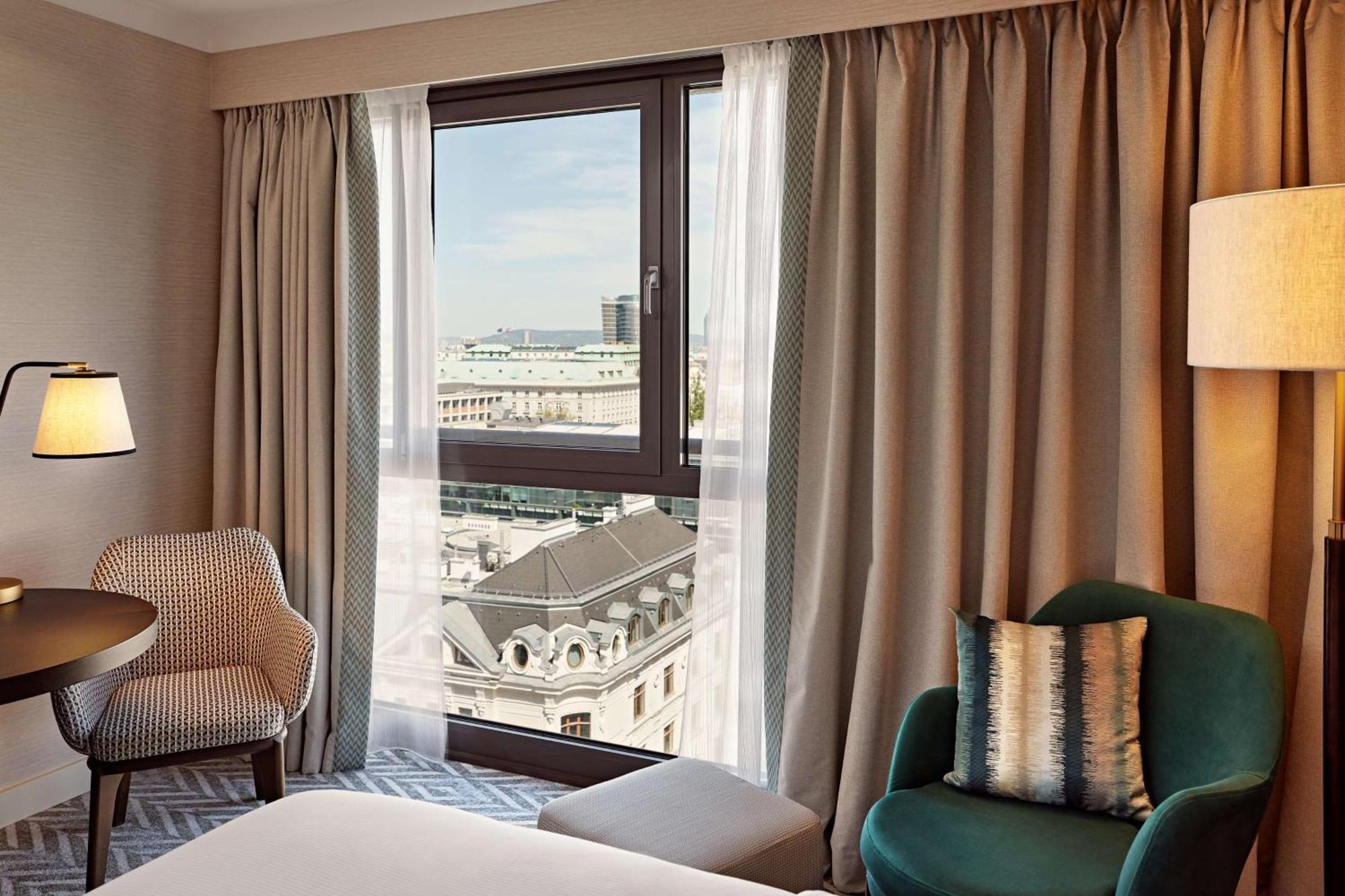 Hilton Vienna Park Hotel Exterior photo A guest room at the hotel