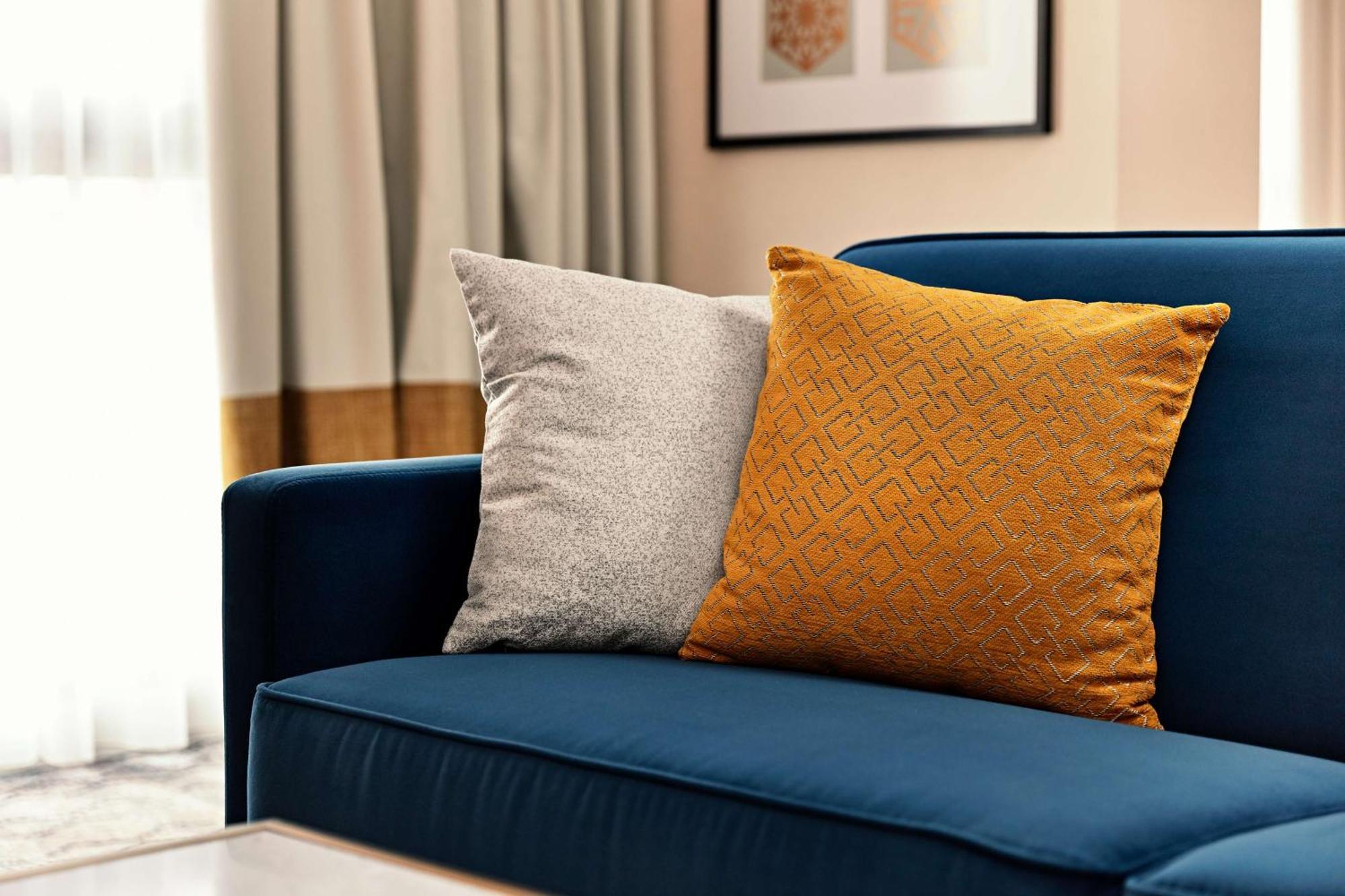 Hilton Vienna Park Hotel Exterior photo Decorative cushions