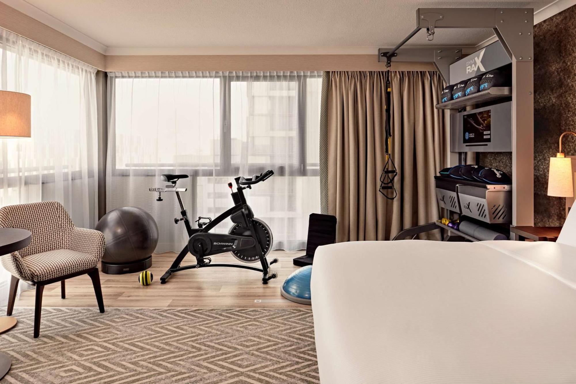 Hilton Vienna Park Hotel Exterior photo A home gym