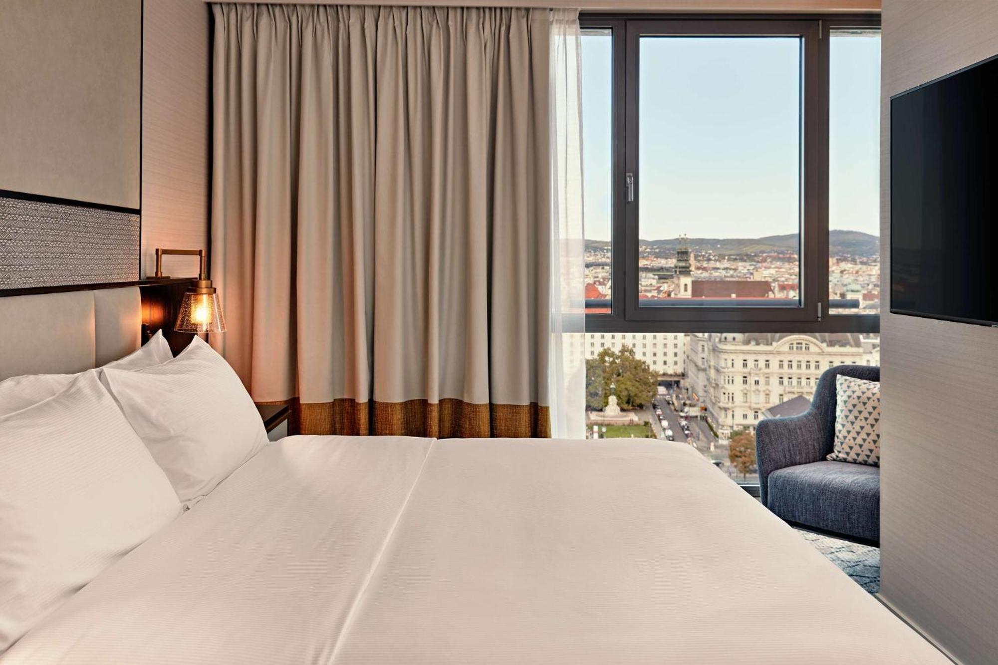 Hilton Vienna Park Hotel Exterior photo Deluxe room