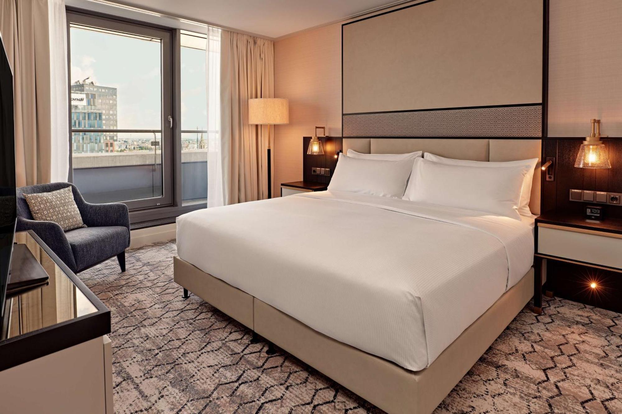 Hilton Vienna Park Hotel Exterior photo A bedroom at the hotel