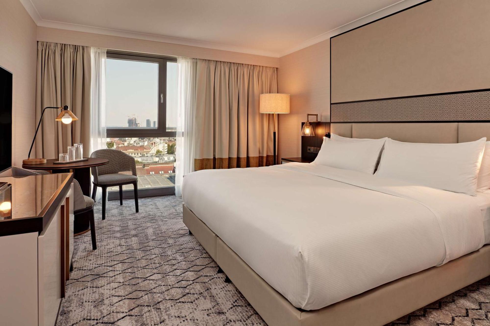 Hilton Vienna Park Hotel Exterior photo A room at the Hilton London Heathrow