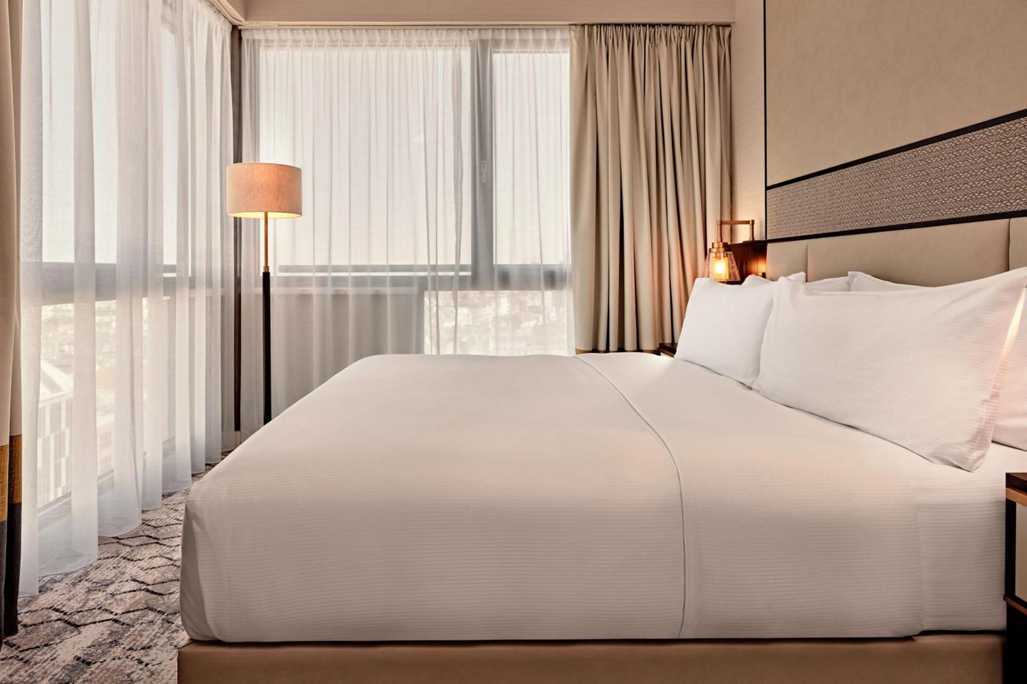 Hilton Vienna Park Hotel Exterior photo A bedroom at the hotel